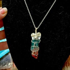 Hand wrapped dyed quartz with non dyed quarts